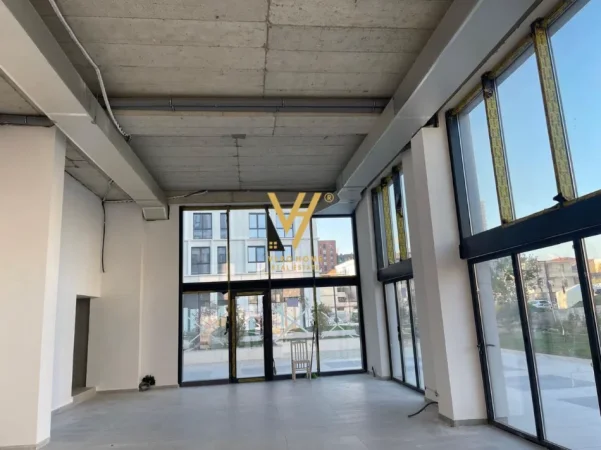 Tirane, jepet me qera ambjent biznesi Kati 0, 120 m² 1.500 € (BULEVARDI I RI)