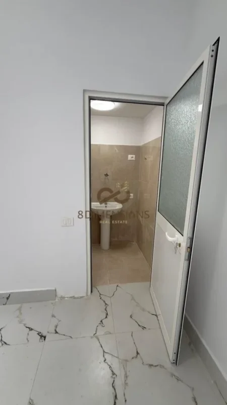 Tirane, shitet ambjent biznesi Kati 0, 38 m² 192.000 € (qender)
