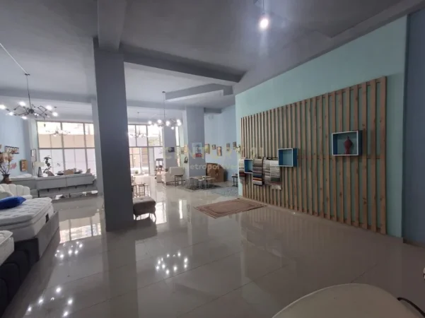 Tirane, jepet me qera ambjent biznesi Kati 0, 170 m² 1.000 €