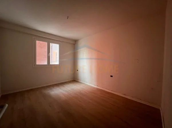 Tirane, shitet apartament 1+1+Aneks+Ballkon Kati 2, 72 m² 107.000 € (Yzberisht)