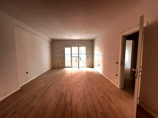 Tirane, shitet apartament 1+1+Aneks+Ballkon Kati 2, 72 m² 107.000 € (Yzberisht)