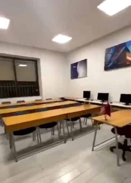 Tirane, jepet me qera ambjent biznesi Kati 3, 100 m² 780 € (RRUGA SAMI FRASHERI, LSI)