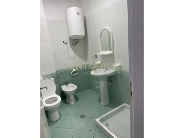 Durres, jepet me qera apartament 1+1 Kati 4, 63 m² 400 € (Plazh)