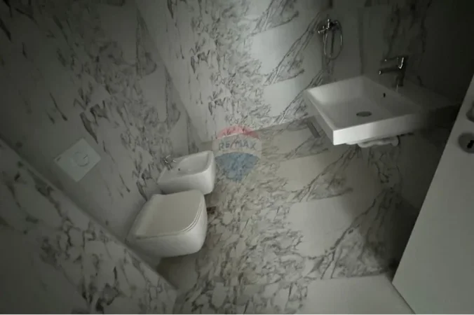 Tirane, shitet 2+1 , 97 m² 290.000 € (Komuna e Parisit)