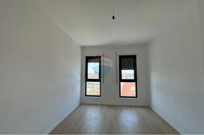 Tirane, shitet 3+1 , 122 m² 355.000 € (Komuna e Parisit)