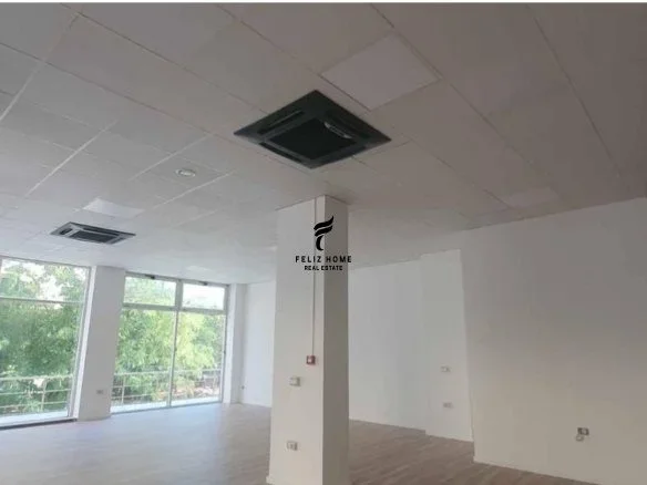 Tirane, jepet me qera dyqan Kati 0, 178 m² 1.650 € (STACIONI I TRENIT)