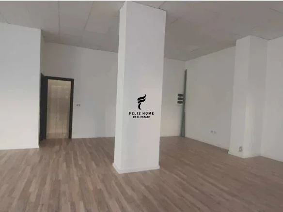 Tirane, jepet me qera dyqan Kati 0, 178 m² 1.650 € (STACIONI I TRENIT)