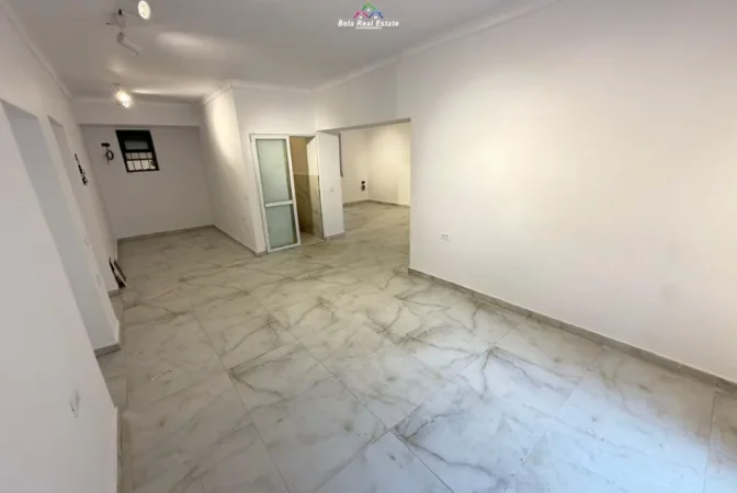Tirane, jepet me qera dyqan Kati 0, 70 m² 2.000 € (hoxha tahsim)