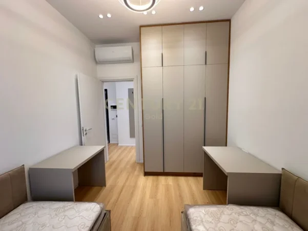 Tirane, jepet me qera apartament 2+1 Kati 8, 93 m² 1.300 € 