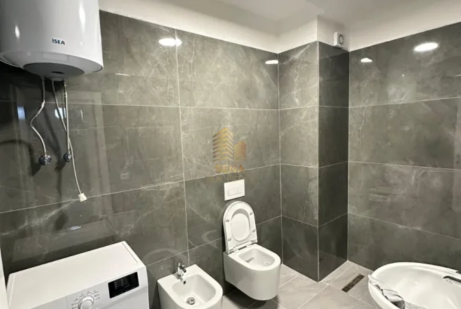 Tirane, jepet me qera apartament 2+1+Ballkon , 100 m² 600 € (Astir)