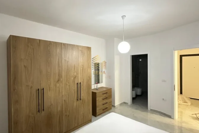 Tirane, jepet me qera apartament 2+1+Ballkon , 100 m² 600 € (Astir)