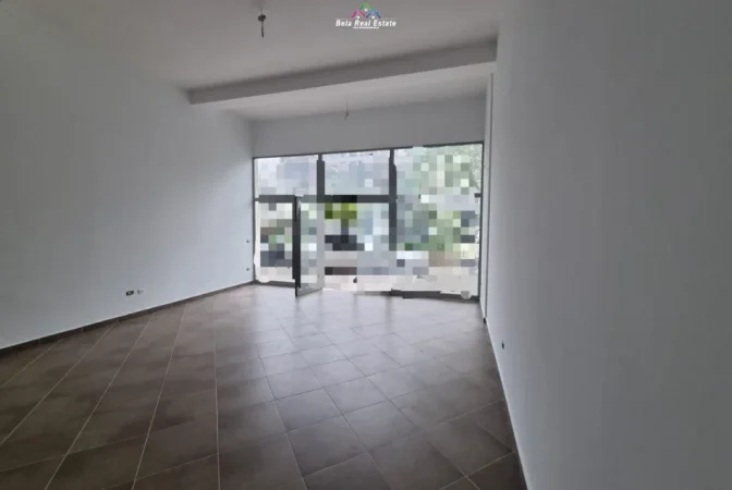 Tirane, jepet me qera dyqan Kati 0, 49 m² 420 € (sokrat miho)