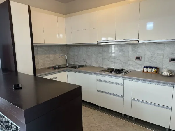 Tirane, jepet me qera apartament 2+1+2 Kati 7, 102 m² 850 € (RRUGA E ELBASANIT)