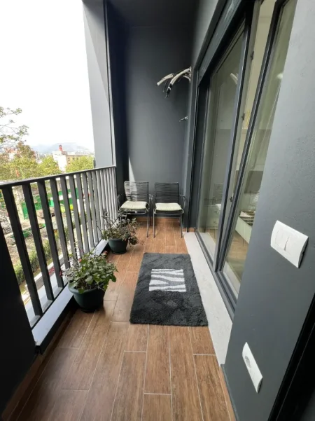 Tirane, jepet me qera apartament 1+1+Ballkon Kati 2, 60 m² 550 € (Kompleksi Henke)