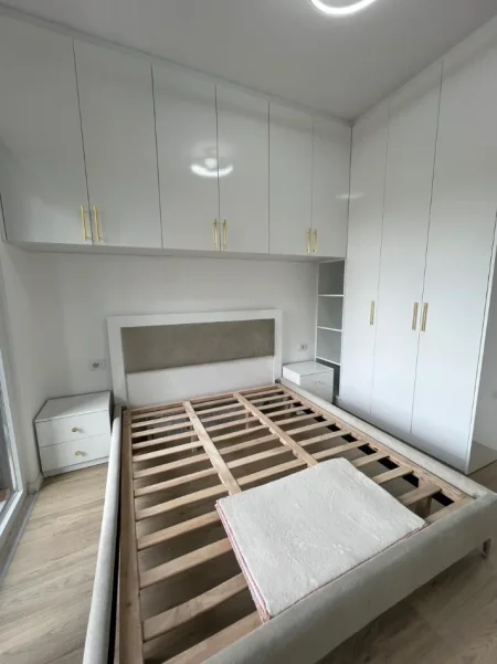 Tirane, jepet me qera apartament 1+1+Ballkon Kati 2, 60 m² 550 € (Kompleksi Henke)