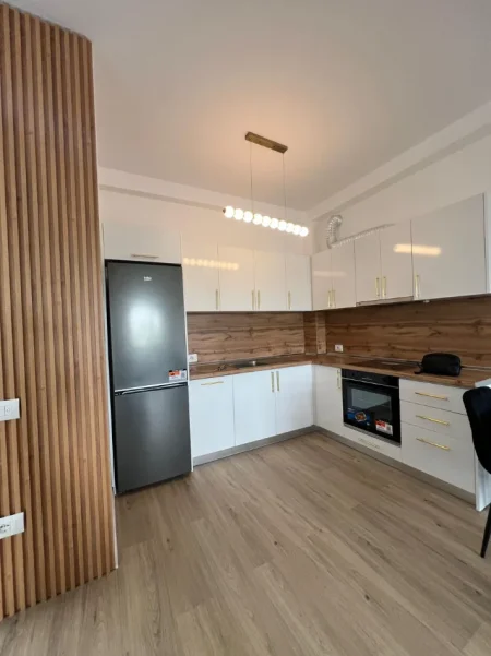 Tirane, jepet me qera apartament 1+1+Ballkon Kati 2, 60 m² 550 € (Kompleksi Henke)