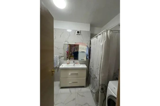 Shqiperi, shitet apartament 2+1 , 