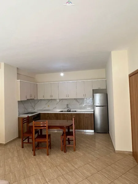 Tirane, jepet me qera apartament 1+1+Ballkon Kati 4, 77 m² 470 € (KODRA E DIELLIT)
