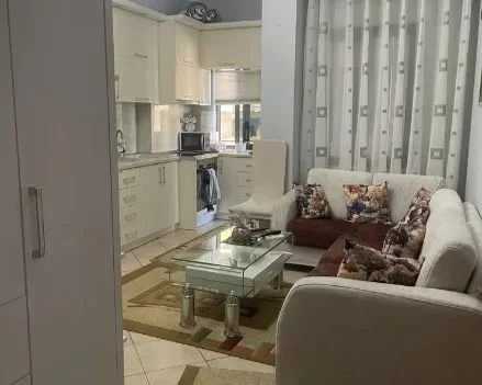 Tirane, jepet me qera apartament 1+1 Kati 3, 57 m² 500 € (ish fusha e aviacionit)
