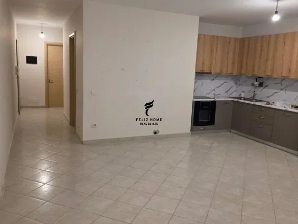 Tirane, jepet me qera zyre Kati 1, 105 m² 700 € (21 DHJETORI)