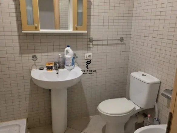 Tirane, jepet me qera zyre Kati 1, 105 m² 700 € (21 DHJETORI)