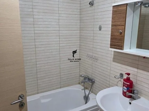 Tirane, jepet me qera zyre Kati 1, 105 m² 700 € (21 DHJETORI)