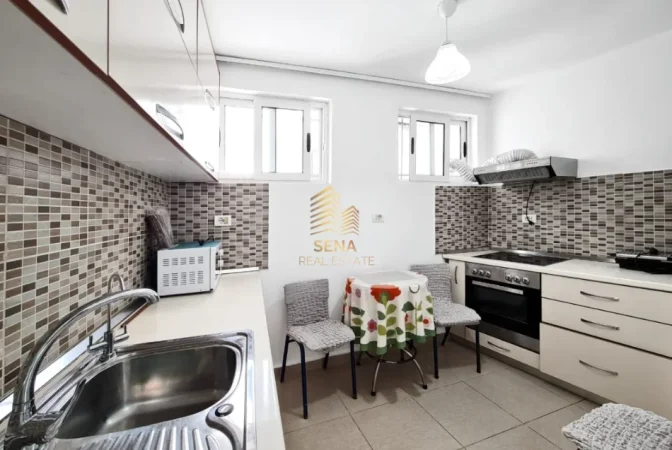 Tirane, jepet me qera apartament 1+1+Aneks+Ballkon Kati 1, 90 m² 750 € (Pazari i Ri)