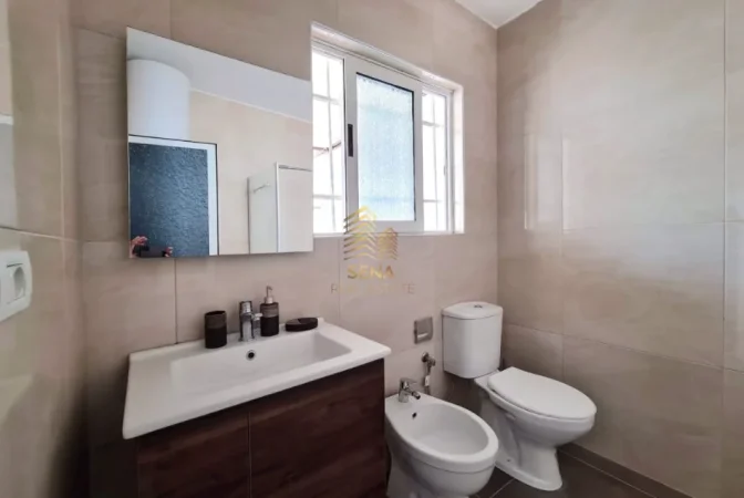 Tirane, jepet me qera apartament 1+1+Aneks+Ballkon Kati 1, 90 m² 750 € (Pazari i Ri)