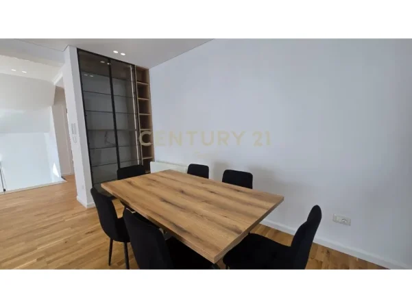 Tirane, jepet me qera Vile 3 Katshe Kati 3, 585 m² 