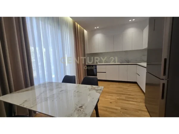 Tirane, jepet me qera Vile 3 Katshe Kati 3, 585 m² 