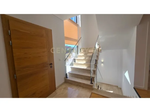 Tirane, jepet me qera Vile 3 Katshe Kati 3, 585 m² 