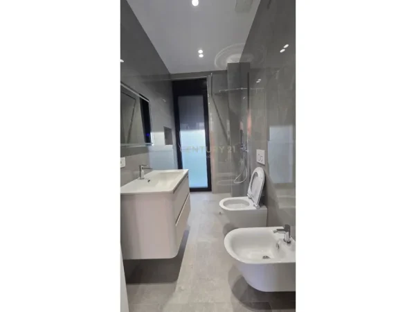 Tirane, jepet me qera Vile 3 Katshe Kati 3, 585 m² 