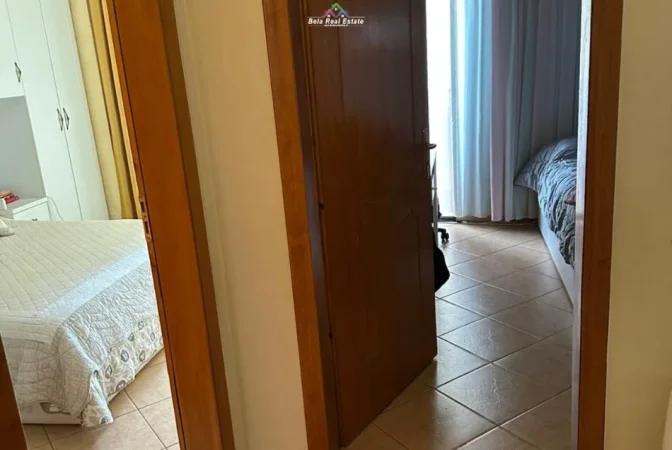 Tirane, jepet me qera apartament 2+1 Kati 5, 75 m² 650 € (fresk)