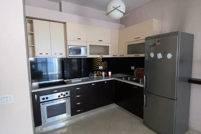 Tirane, jepet me qera apartament 2+1+Ballkon Kati 5, 102 m² 500 € (Yzberisht)