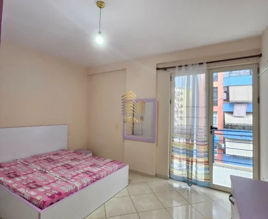 Tirane, jepet me qera apartament 2+1+Ballkon Kati 5, 102 m² 500 € (Yzberisht)