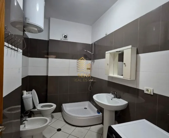 Tirane, jepet me qera apartament 2+1+Ballkon Kati 5, 102 m² 500 € (Yzberisht)
