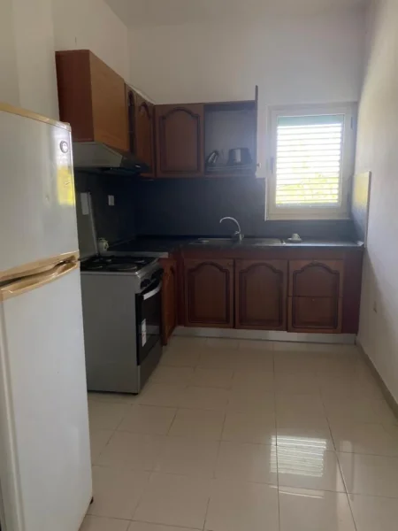 Tirane, jepet me qera apartament 3+1 Kati 3, 170 m² 550 € (Ish Tregu Elektrik)