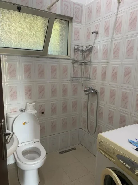 Tirane, jepet me qera apartament 3+1 Kati 3, 170 m² 550 € (Ish Tregu Elektrik)