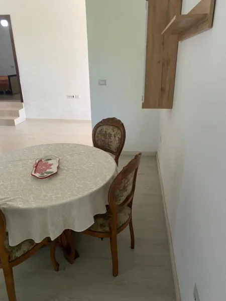 Tirane, jepet me qera apartament 3+1 Kati 3, 170 m² 550 € (Ish Tregu Elektrik)