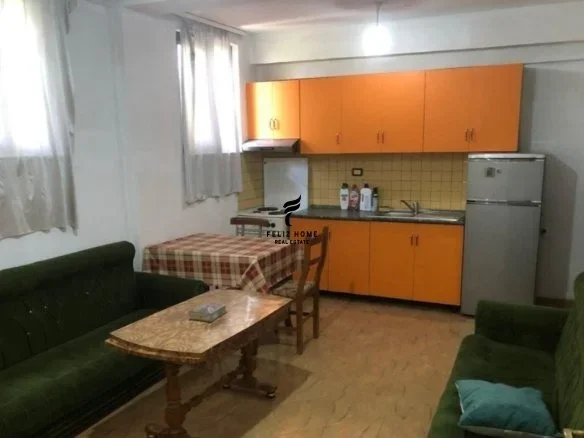 Tirane, jepet me qera apartament 1+1 Kati 1, 65 m² 300 € (SHKOLLA E BASHKUAR)