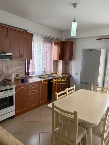 Tirane, jepet me qera apartament 3+1 Kati 2, 125 m² 600 € (RRUGA JORDAN MISJA)