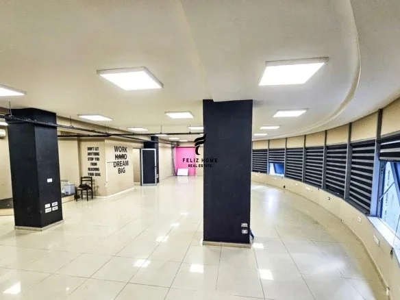 Tirane, jepet me qera zyre Kati 5, 300 m² 2.800 € (RRUGA E DIBRES)