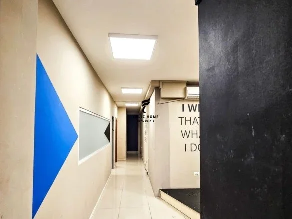 Tirane, jepet me qera zyre Kati 5, 300 m² 2.800 € (RRUGA E DIBRES)