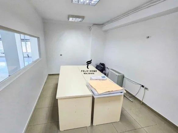 Tirane, jepet me qera zyre Kati 5, 300 m² 2.800 € (RRUGA E DIBRES)