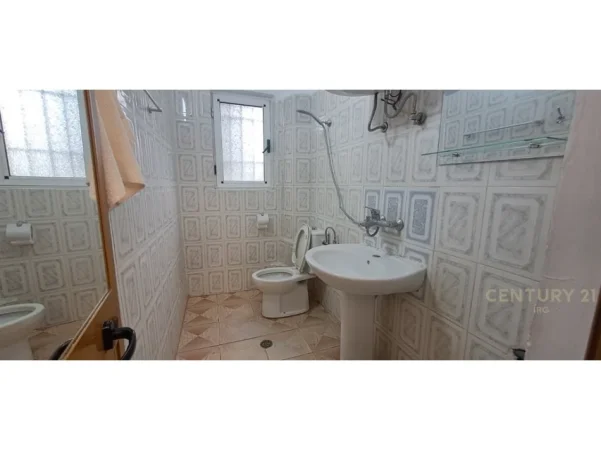 Tirane, shitet apartament 1+1+Ballkon , 50 m² 95.000 €