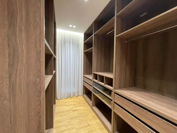 Tirane, jepet me qera Vile 3 Katshe Kati 0, 345 m² 3.300 € (TEG)