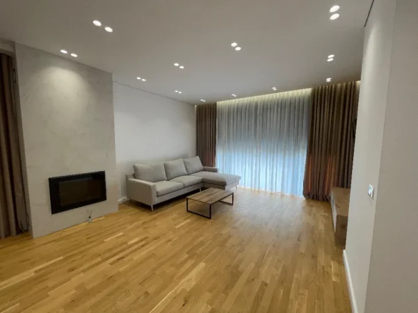 Tirane, jepet me qera Vile 3 Katshe Kati 0, 345 m² 3.300 € (TEG)