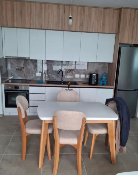Tirane, jepet me qera apartament 2+1 Kati 6, 94 m² 650 € (PORCELAN)