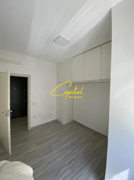 Tirane, jepet me qera apartament 1+1 Kati 2, 67 m² 400 € (RRUGA 5 MAJI)