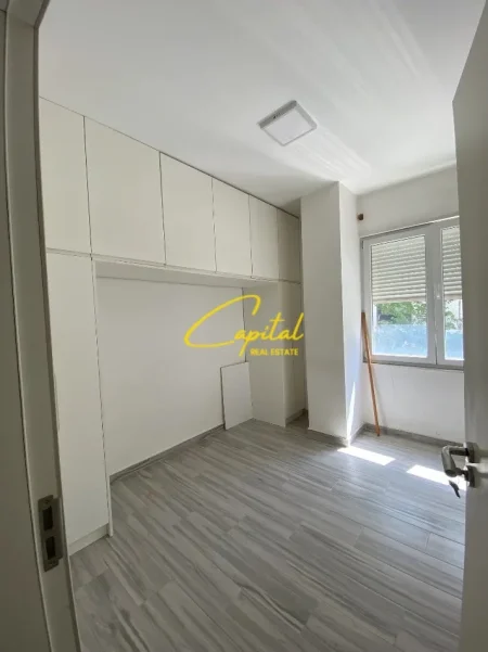 Tirane, jepet me qera apartament 1+1 Kati 2, 67 m² 400 € (RRUGA 5 MAJI)